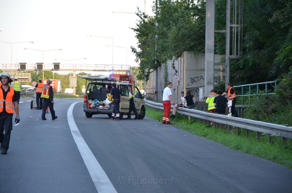 Einsatz BF Koeln Klimaanlage Reisebus defekt A 3 Rich Koeln hoehe Leverkusen P167.JPG